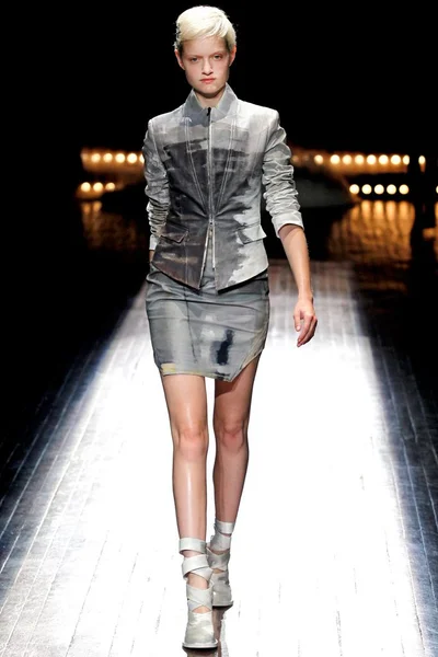 Look 18